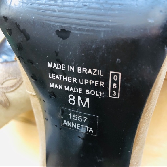 Coach gold medallion wedge sanders. Sz 8. - Picture 4 of 4